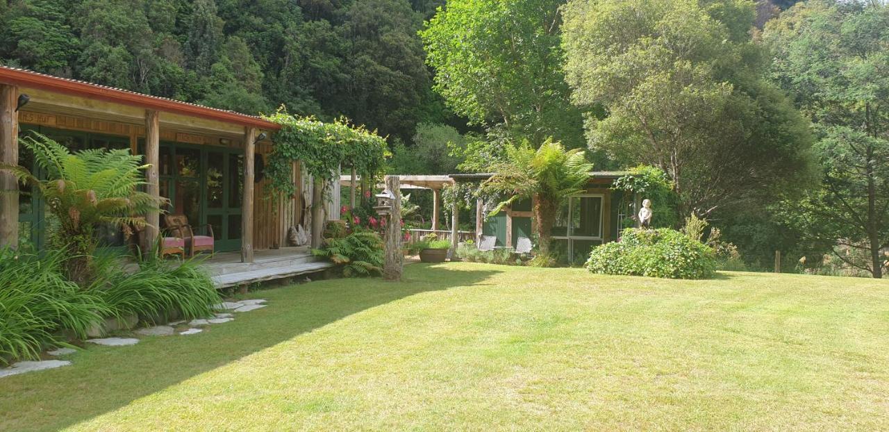 Blackfern Lodge Waimiha ภายนอก รูปภาพ