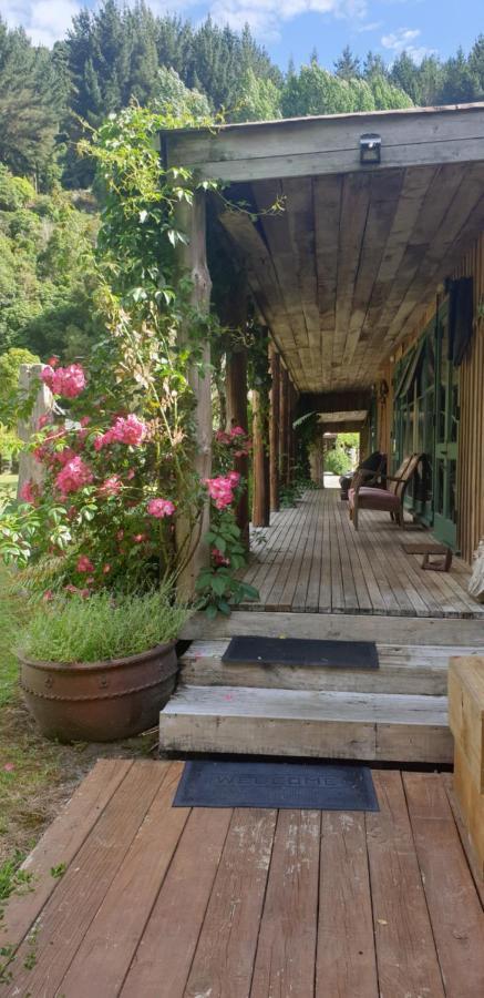 Blackfern Lodge Waimiha ภายนอก รูปภาพ